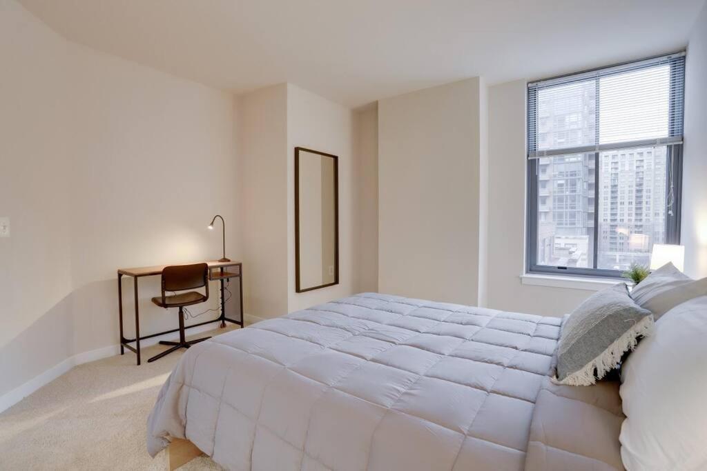Upscale Comfort Next To Metro And Dining Arlington Luaran gambar