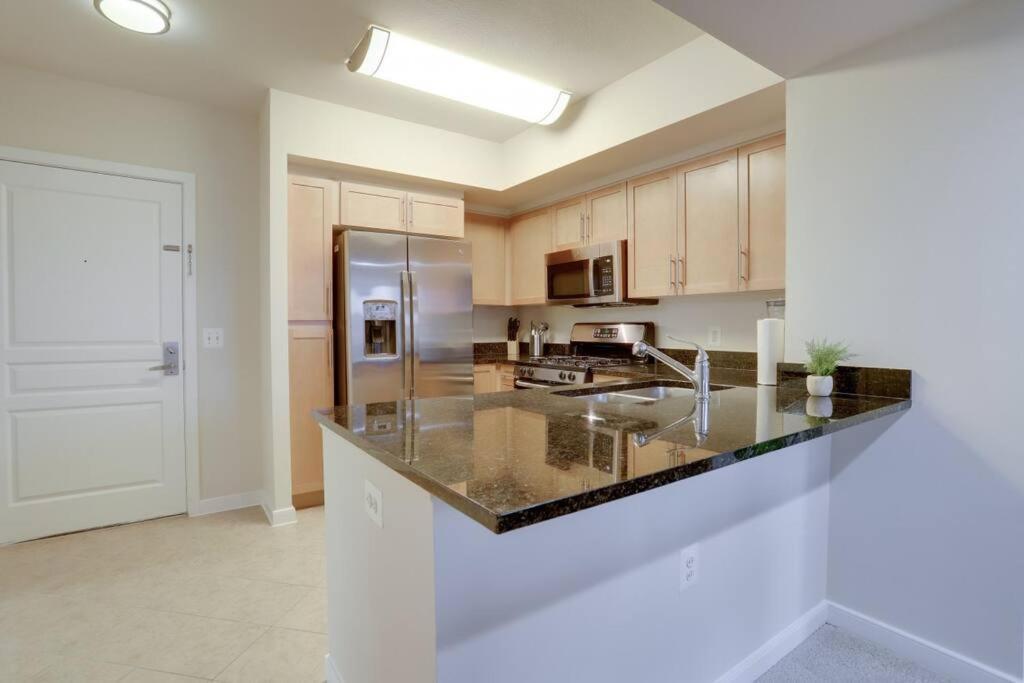 Upscale Comfort Next To Metro And Dining Arlington Luaran gambar
