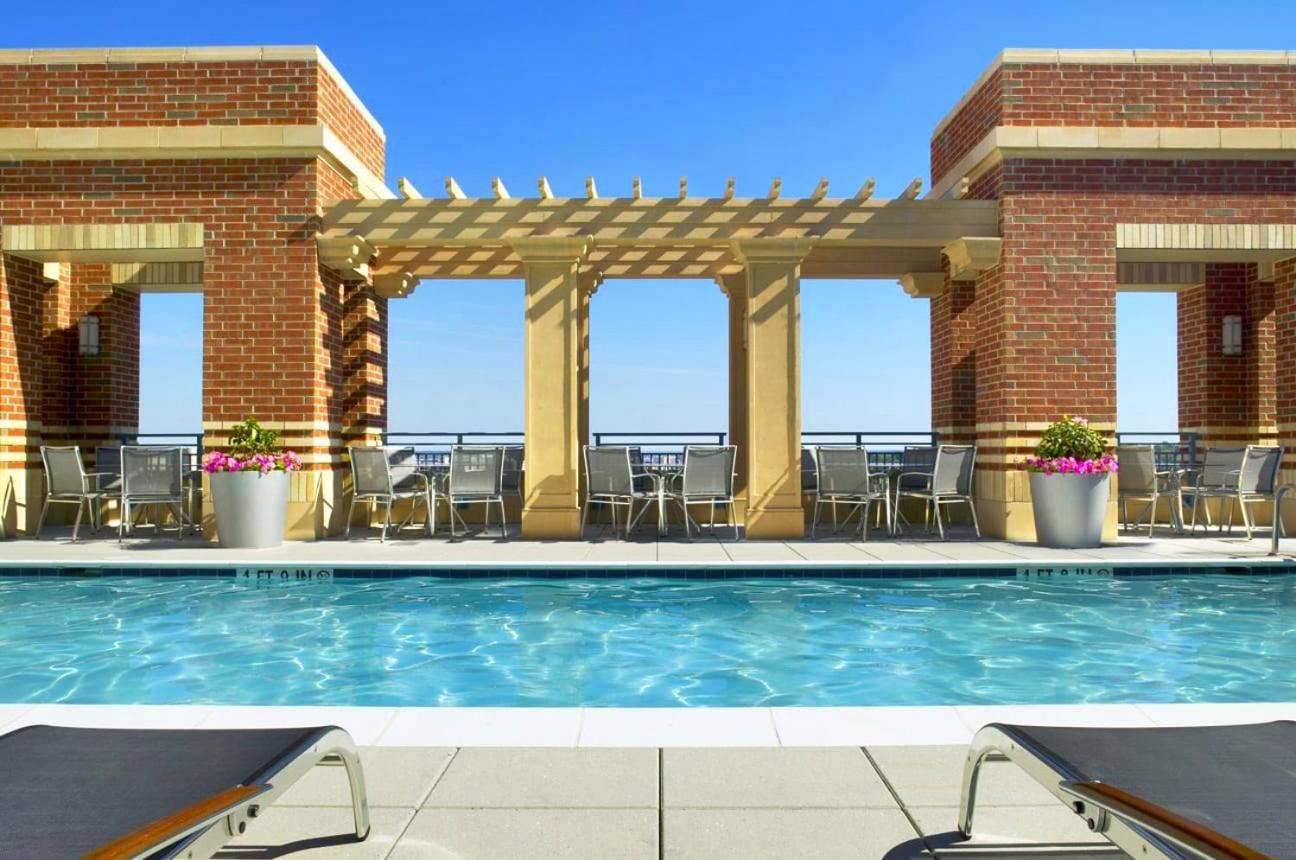 Upscale Comfort Next To Metro And Dining Arlington Luaran gambar