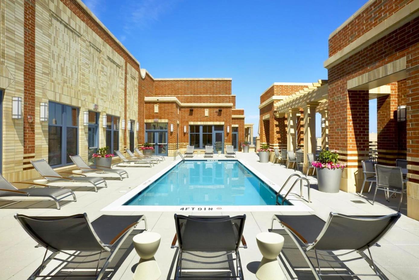 Upscale Comfort Next To Metro And Dining Arlington Luaran gambar